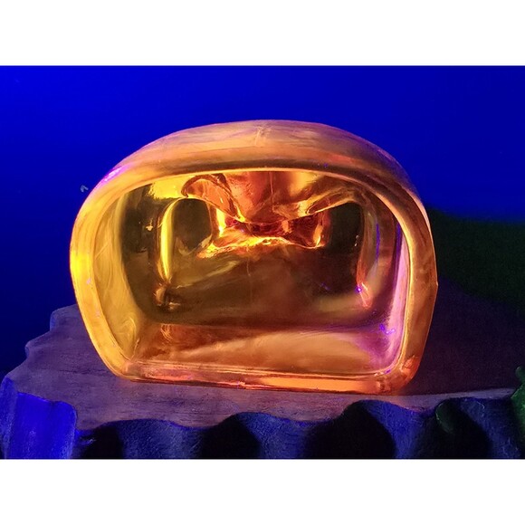 Vintage Kanawha Praying Hands Amberina UV Reactive Glass Paperweight 5"x4"x3" - Picture 8 of 14